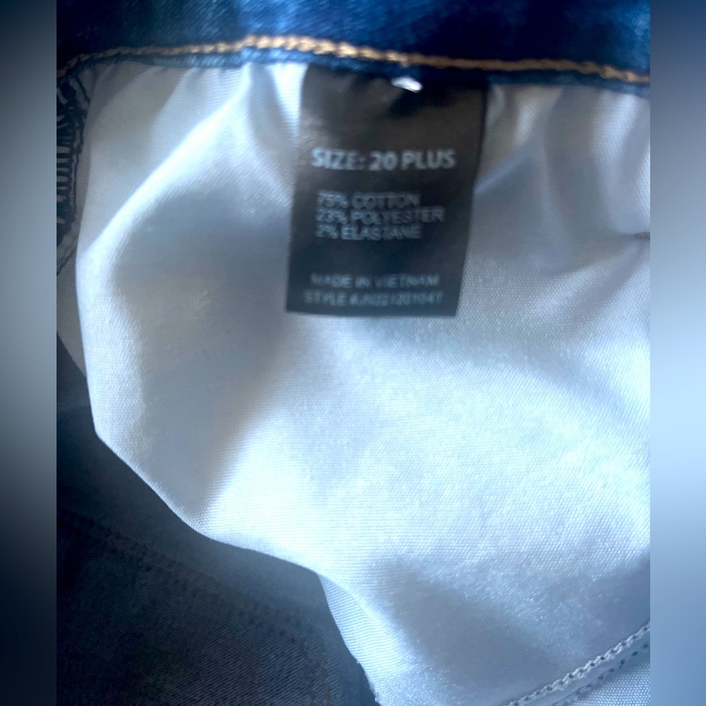 Fashion Nova Dark Blue Denim Jeans 20 Plus
Gently Worn